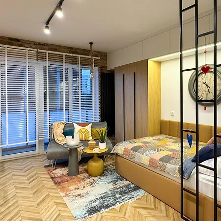 Lakru Global Office, Free Garage, Self Check-in Apartment *